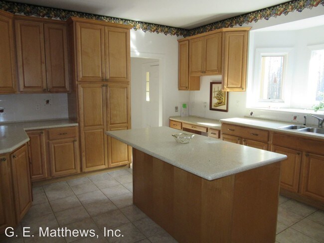 Building Photo - 20480 White Oak Rd