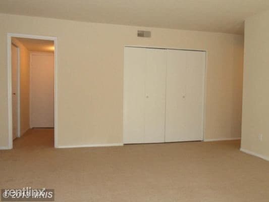 Building Photo - 3 br, 2 bath Condo - 7515 Spring Lake Drive