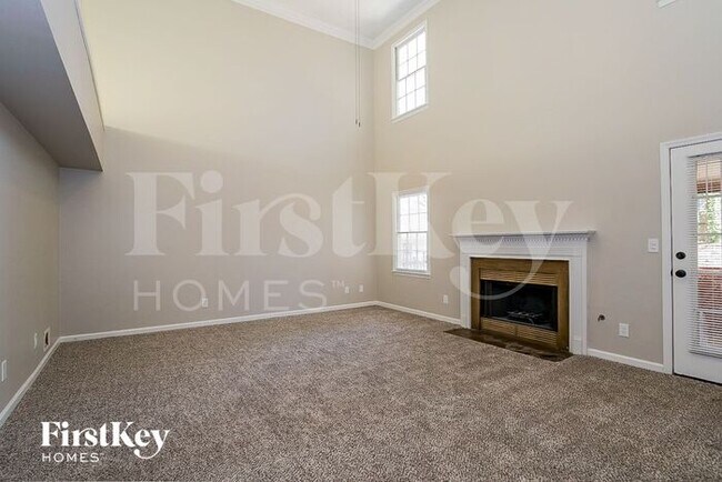Foto del edificio - 1215 Hunters Creek Ct