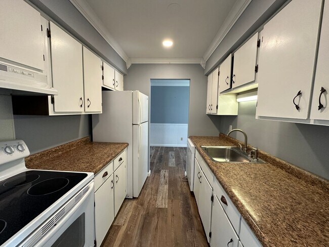 Foto del edificio - 2 Bedroom Townhome in Western Schools