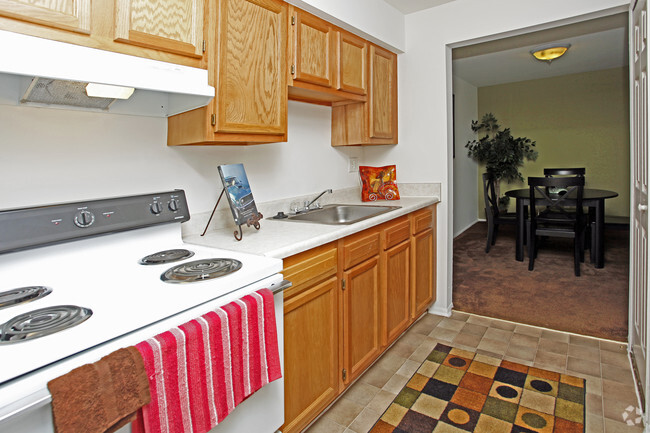 2 habitaciones, 1 baño - Cocina - Edgewood Park Apartments