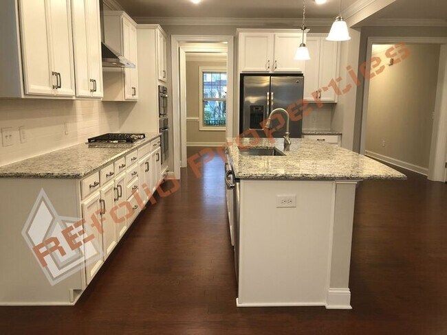 Building Photo - Elegant 5 Bedroom 4 Bath House w/Guest Sui...