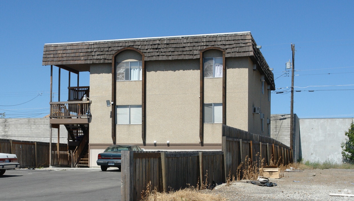 Primary Photo - 123 E Baldwin Ave