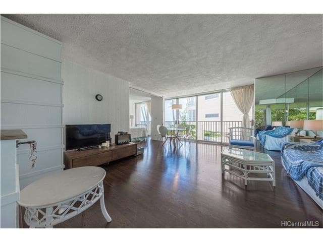 Building Photo - 2987 Kalakaua Ave