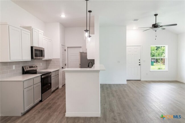 Building Photo - 921 Ashwood Dr