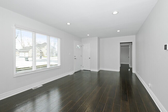 Building Photo - 7349 S Park Ave