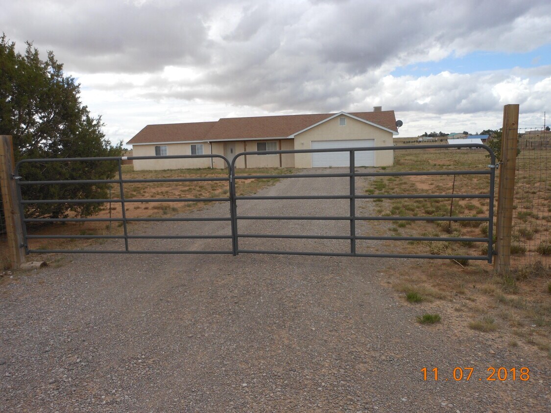14 Lola Ct, Edgewood, NM 87015 House for Rent in Edgewood, NM