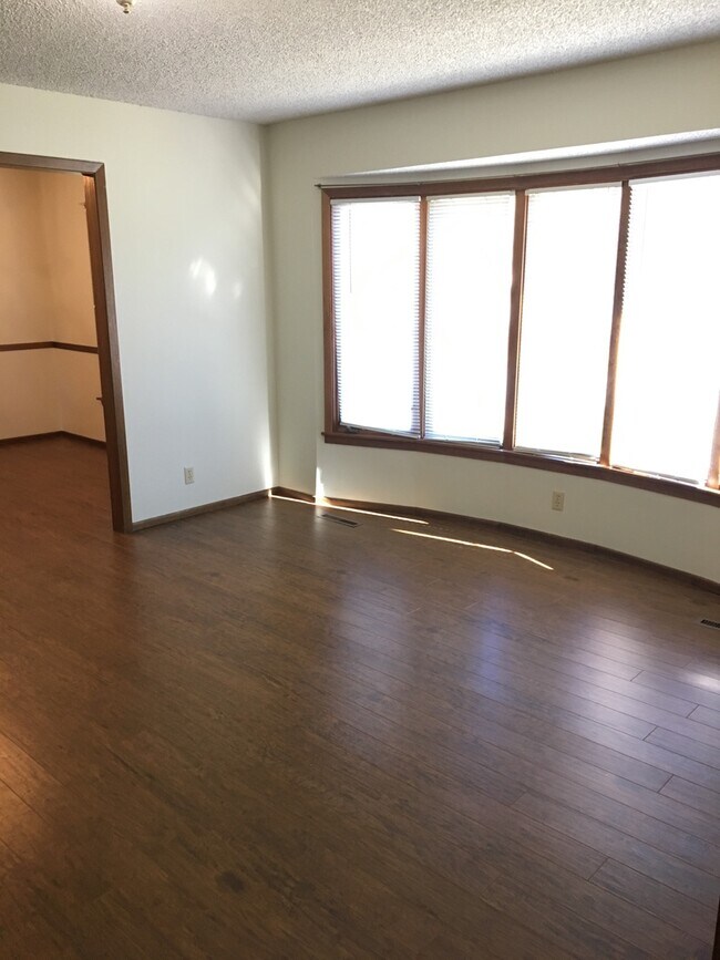 Foto del edificio - ***Showings will begin on February 2nd***