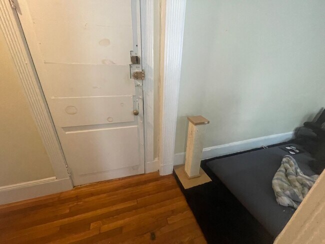 Foto del edificio - Packards Corner large studio Heat HW Inc No fee Students Ok, Bright, 2nd floor, Laundry Easy Choice!