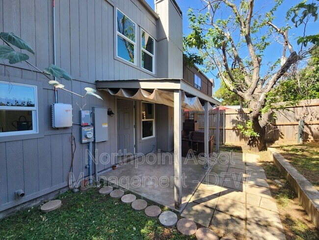 Building Photo - 2041 Fleur De Lis Ct