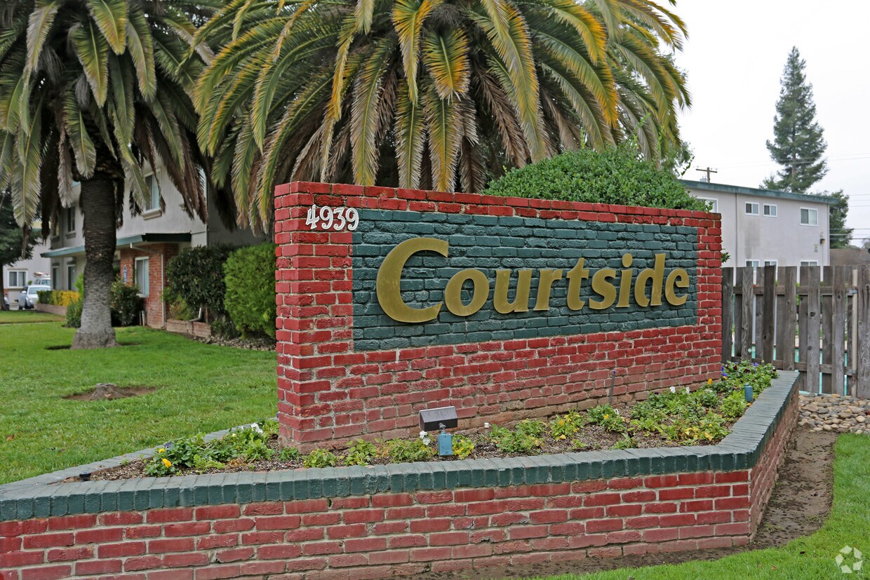 The Quarter Apartments Carmichael, CA