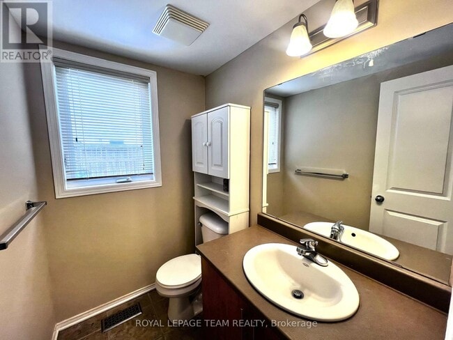 Building Photo - 119 Songbird Private