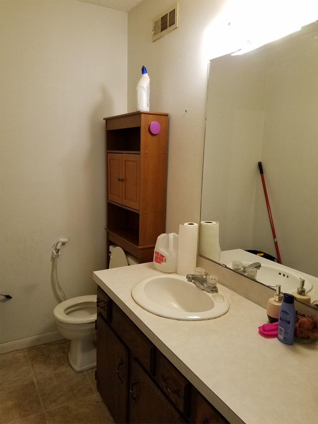 Building Photo - 516 Barnett Dr