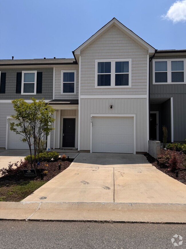 Building Photo - 899 Falls Grove Trl