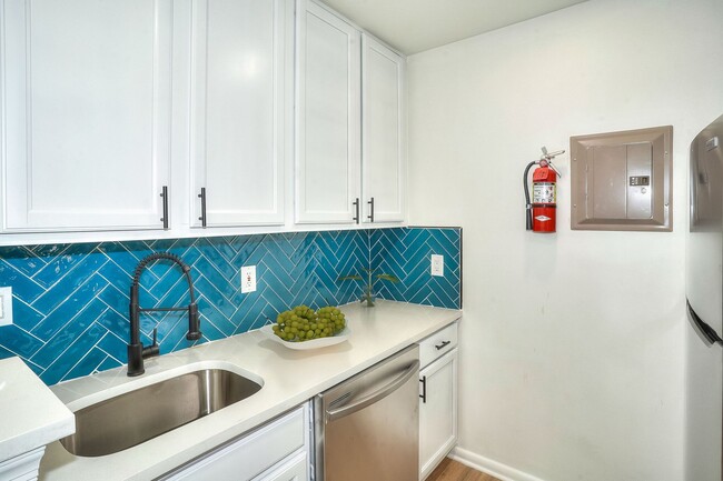 Kitchen-Renovated - Cameron Pointe Apartments