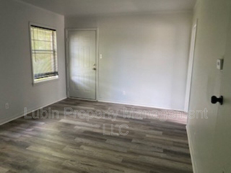 Primary Photo - 3231 Steele St
