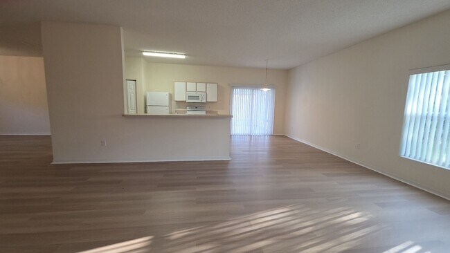 Foto del edificio - Newly renovated 3 bed, 2 bath home located minutes from Palm Coast dining, shopping, and the beach