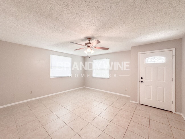 Building Photo - 3026 Mangrove Ave