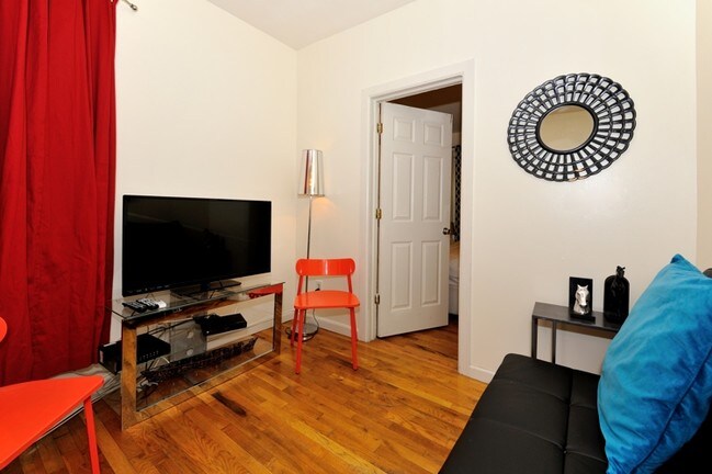 Foto del edificio - 452 W 36th St