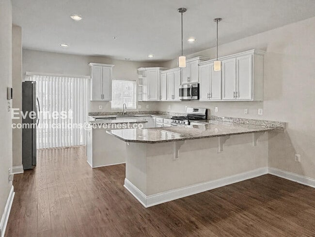 Building Photo - 2515 Hyacinth Ln