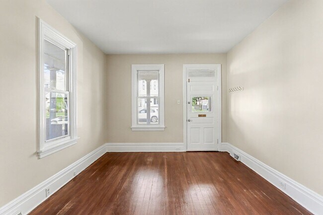 Foto del edificio - Three bedroom, 1.5 bath duplex