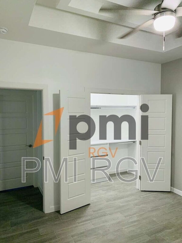 Building Photo - 805 W Garrison Dr