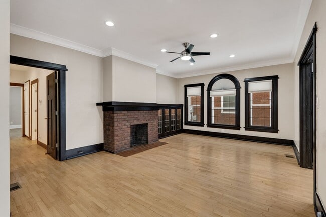 Building Photo - 4 Bedroom, 2 Full Baths and 2 1/2 Bath Hou...