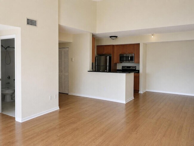 Building Photo - 5064 Lantana Rd
