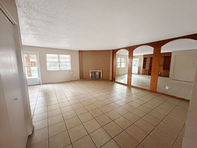 Foto del edificio - 419 W Kiowa Ave