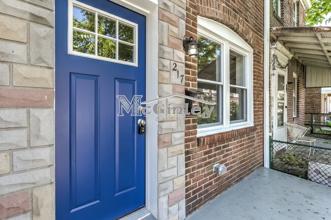 Building Photo - 217 Chestnut St