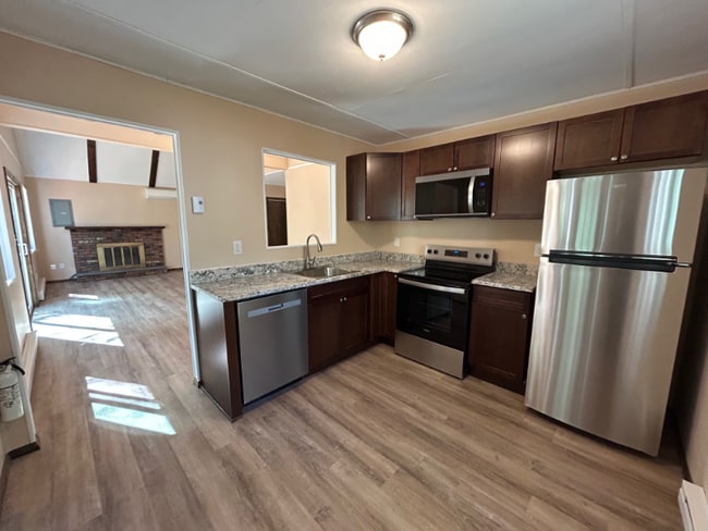 Building Photo - 224 Maple Ridge Dr