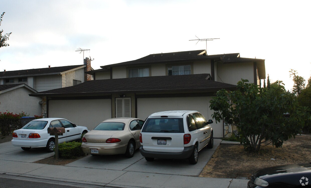 Building Photo - 2892 Cicero Way