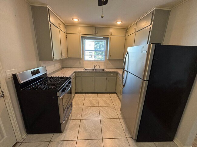 Foto del edificio - Quaint 2-Bedroom Duplex in Fayetteville!