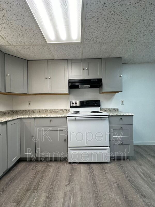 Building Photo - 1122 1st Ave SW