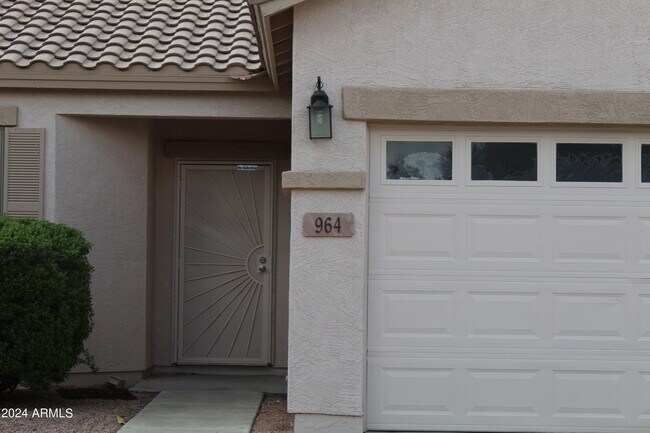 Foto del edificio - 964 N Buckaroo Ln
