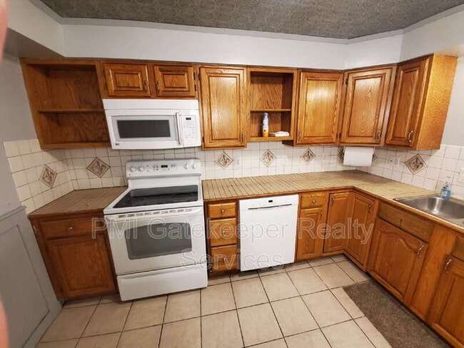 Building Photo - 5757 Cromley Dr