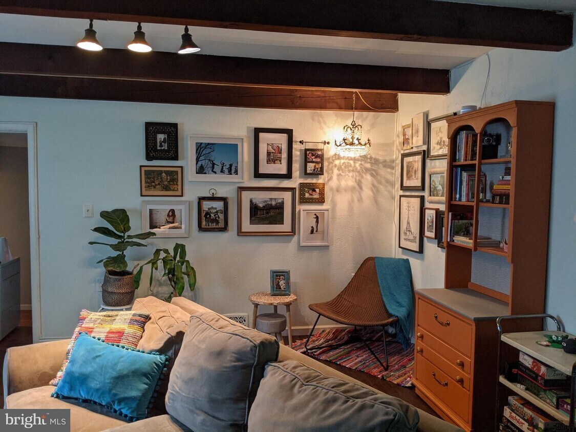 Foto principal - 706 N Whitford Rd