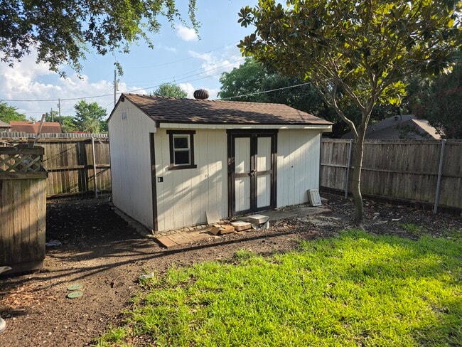 cobertizo de almacenamiento - 4301 Southridge Dr