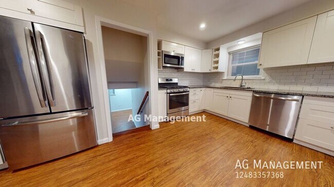 Building Photo - 1347 Elliott Ave - Gorgeous 3Bed/1.5Bath M...