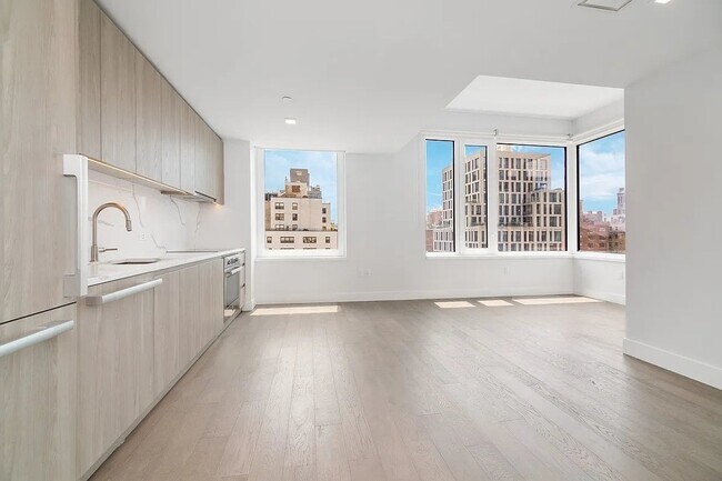Building Photo - 200 E 23rd St