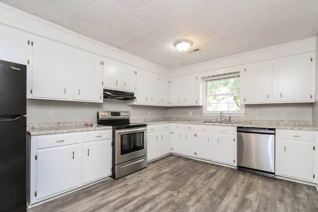 Foto del edificio - Beautiful 3 Bedroom Home in Hopkins, SC