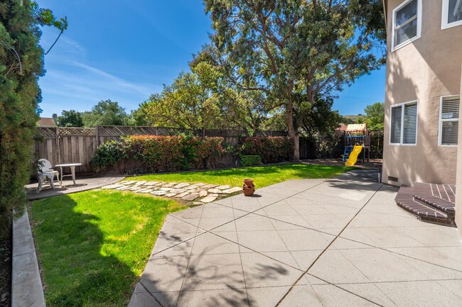Building Photo - Beautiful 2 Story SIngle Family Home 4 bd....