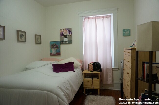 Foto del edificio - 64 Brighton Ave
