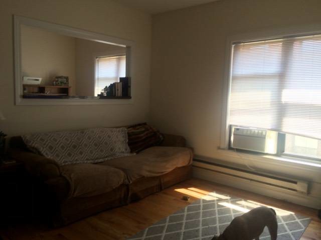 Foto principal - 823 W Waveland Ave