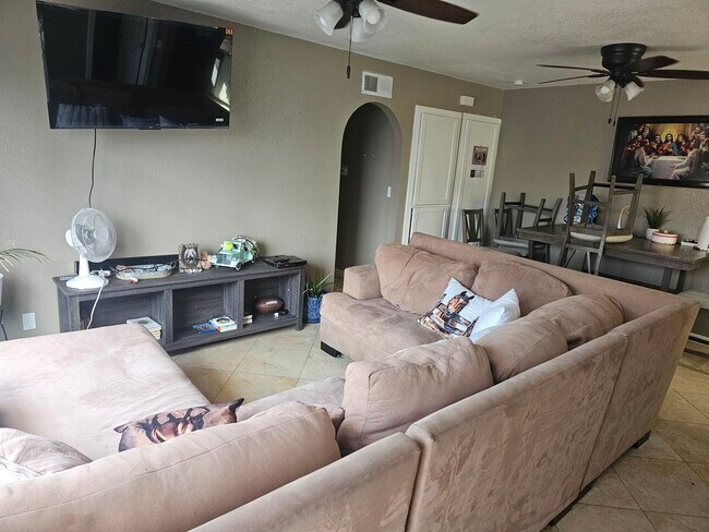 Foto del edificio - 6594 Pinecone Ln