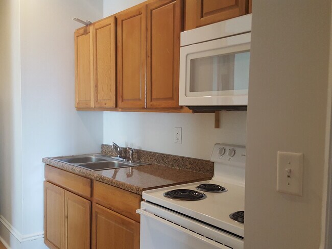kitchen - 811 Pearl St