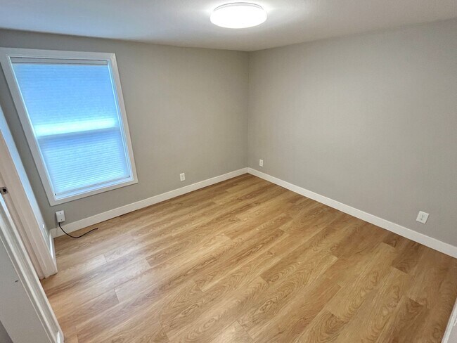 Building Photo - HOLLJ01