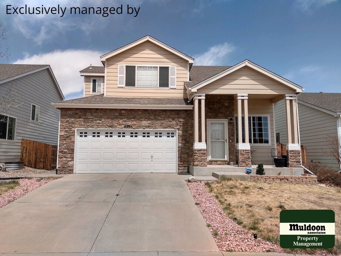 Primary Photo - Beautiful 4 bedroom home with fenced back ...