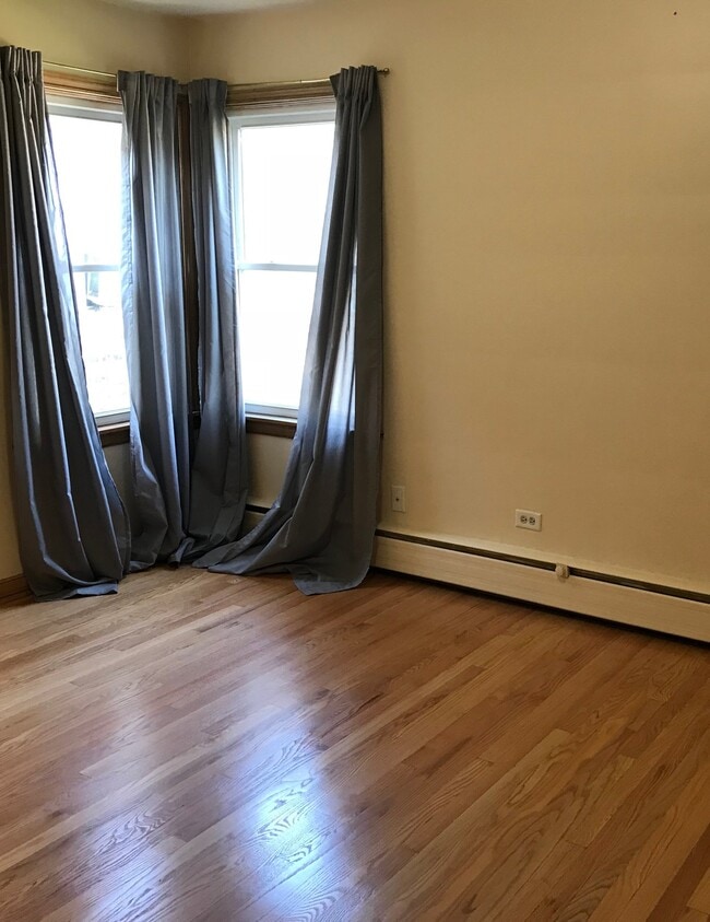 Building Photo - 2533 S 57th Ct