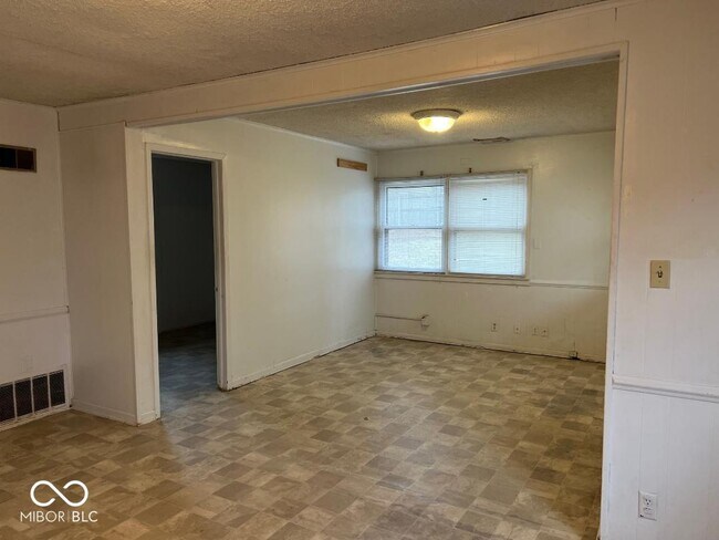 Foto del edificio - 741 N Rangeline Rd N